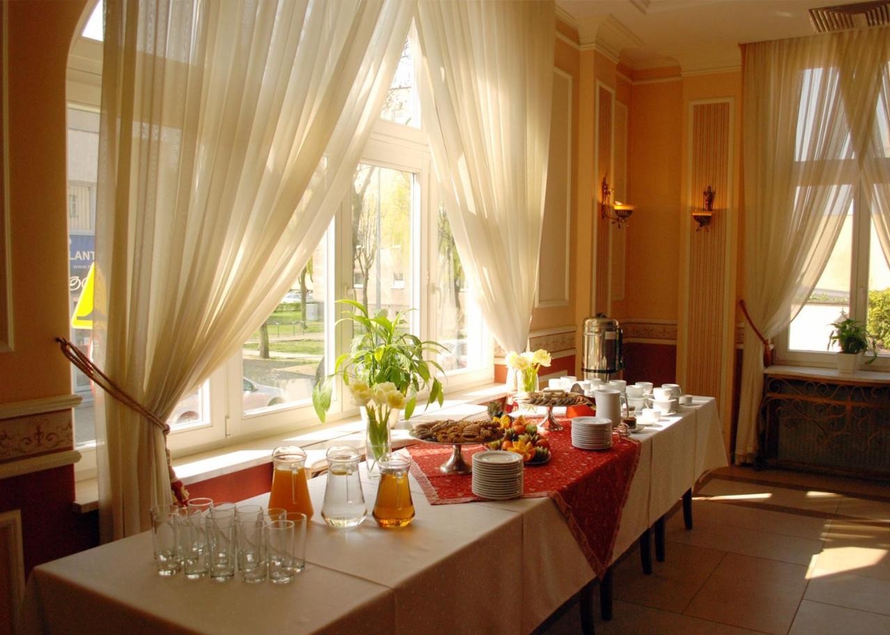 Villa Royal Ostrów Wielkopolski Exterior foto